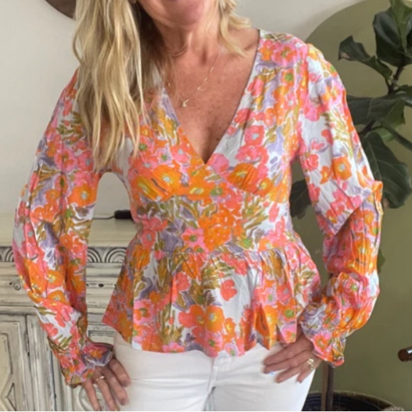 MITTOSHOP NWT Floral Print Long Sleeve Peplum Top. Size Medium - Picture 2 of 11